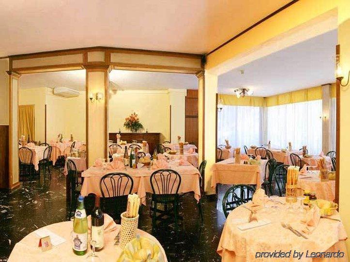 Aparthotel Touring Grado Restaurant foto